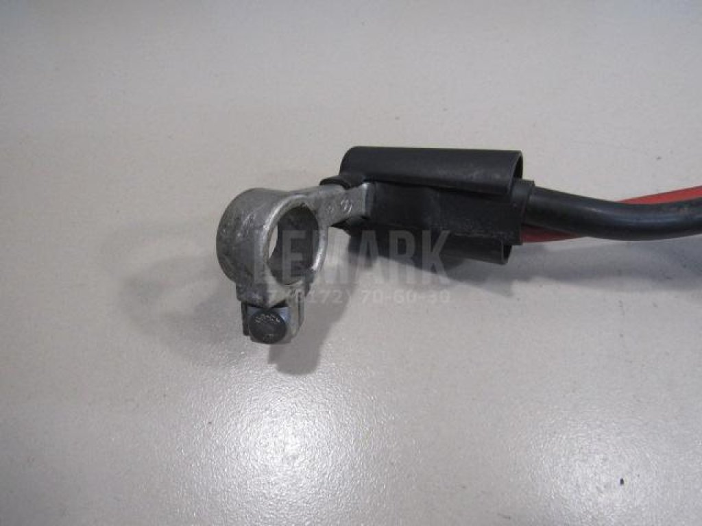 Клемма аккумулятора плюс