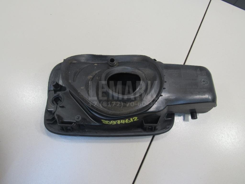 Ниша лючка бензобака