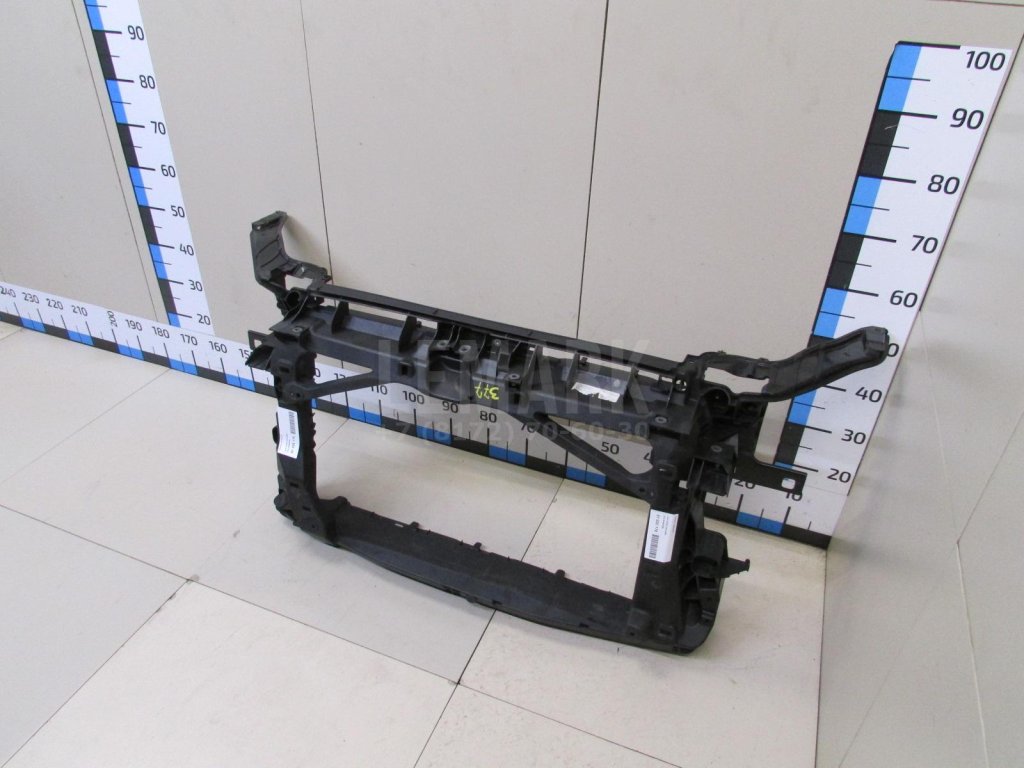 Панель передняя