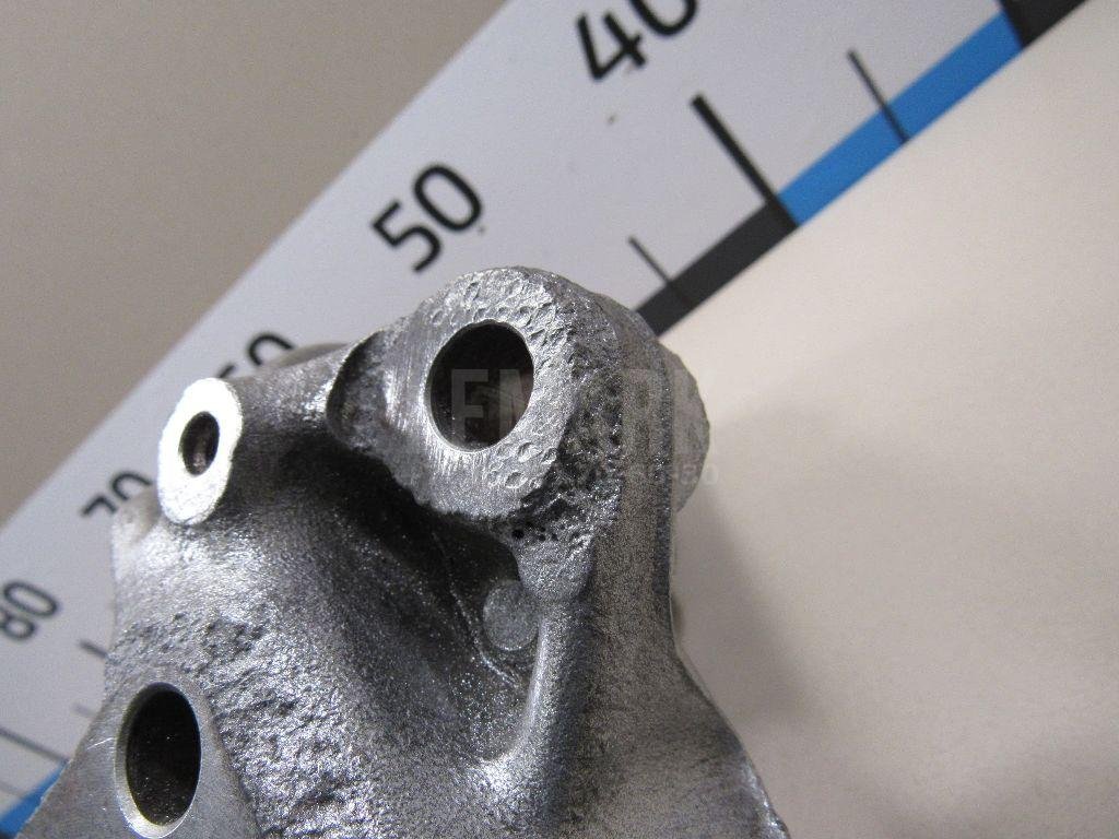 Кулак поворотный передний правый