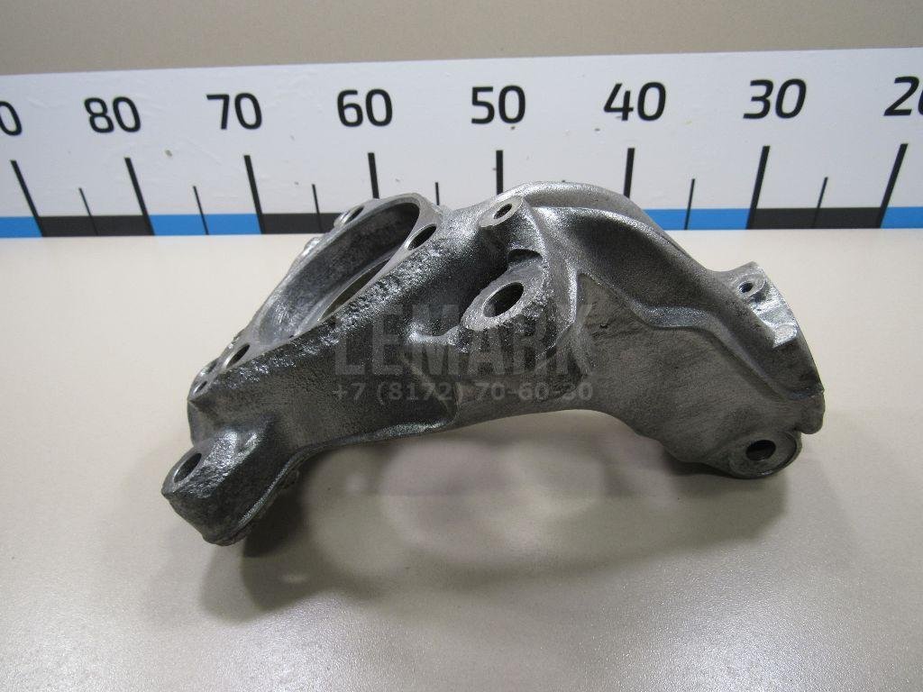 Кулак поворотный передний правый