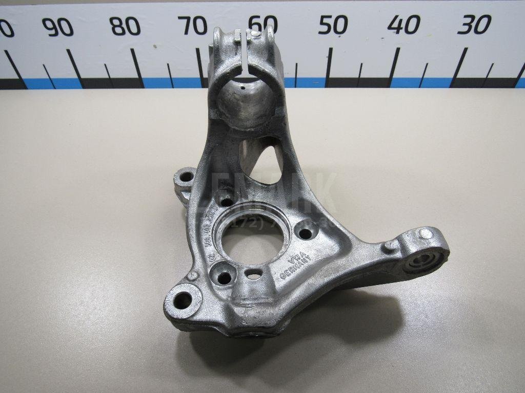 Кулак поворотный передний правый