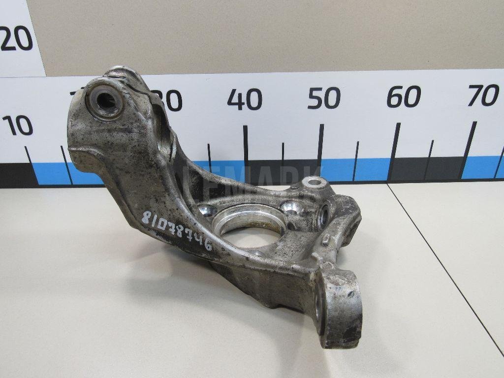 Кулак поворотный передний левый