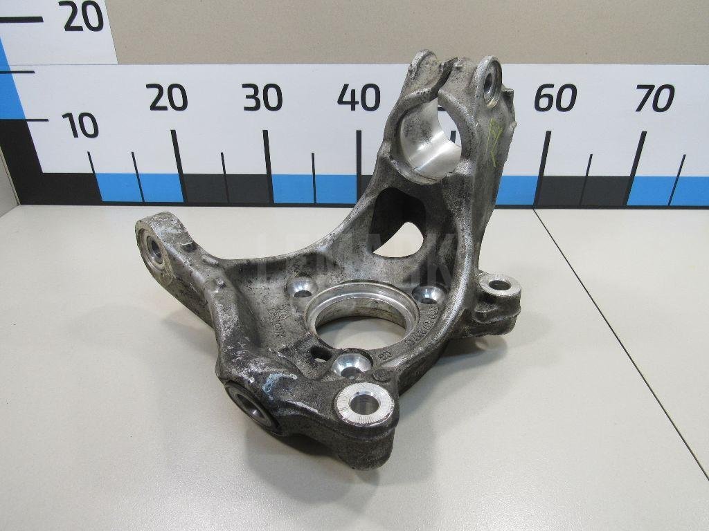 Кулак поворотный передний левый