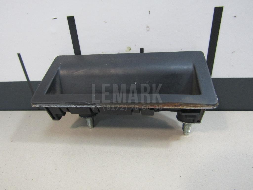 Кнопка открывания багажника