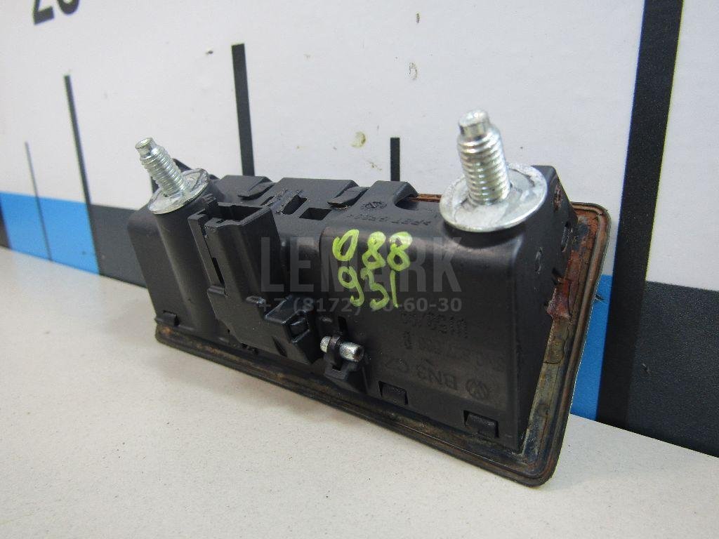 Кнопка открывания багажника