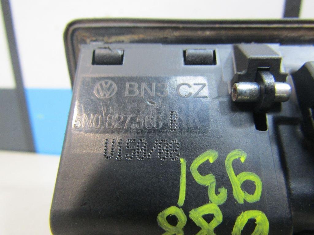 Кнопка открывания багажника