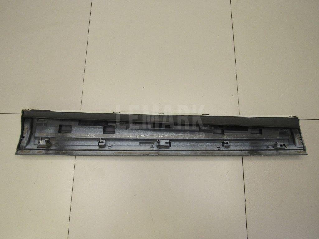 Накладка двери передней правой