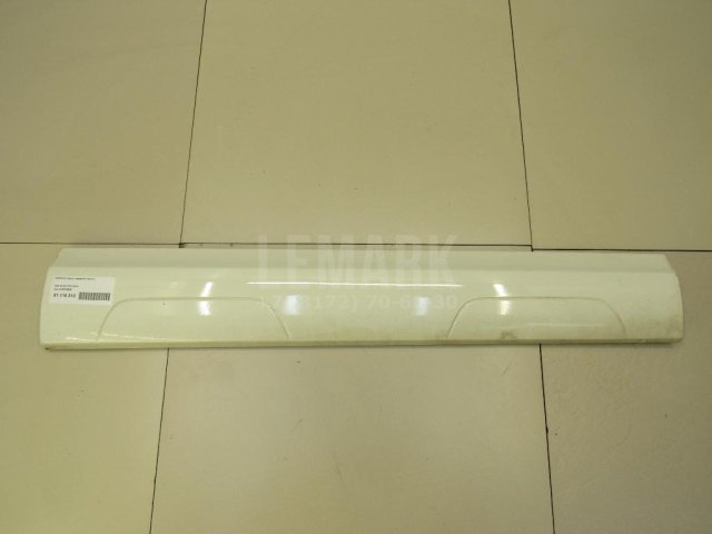 Накладка двери передней правой