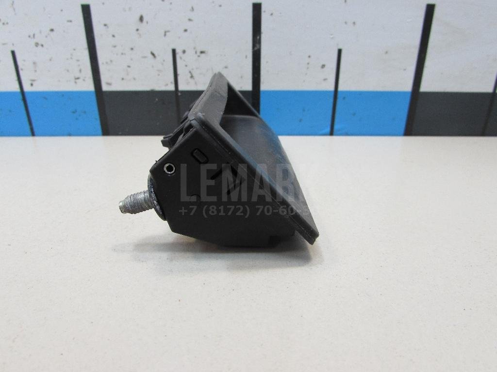 Кнопка открывания багажника