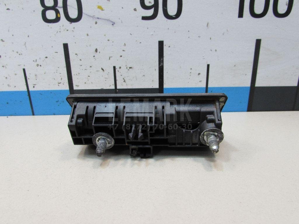 Кнопка открывания багажника