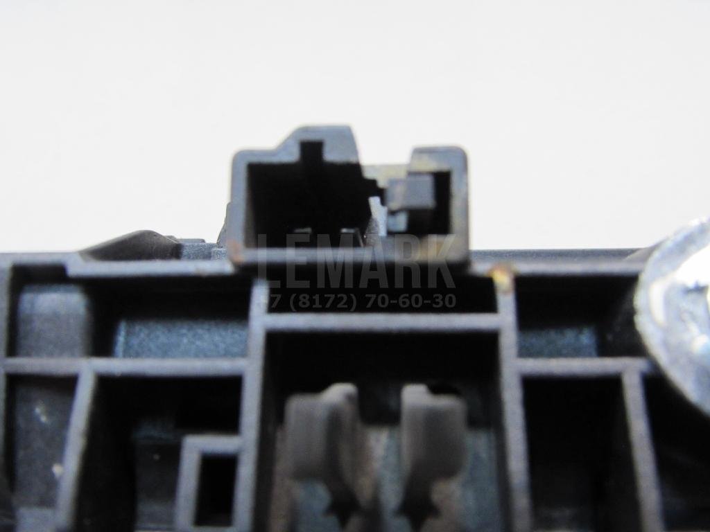 Кнопка открывания багажника