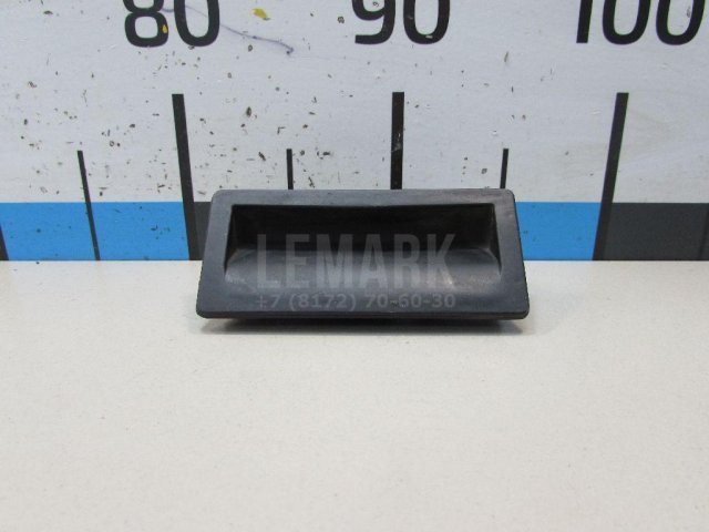 Кнопка открывания багажника