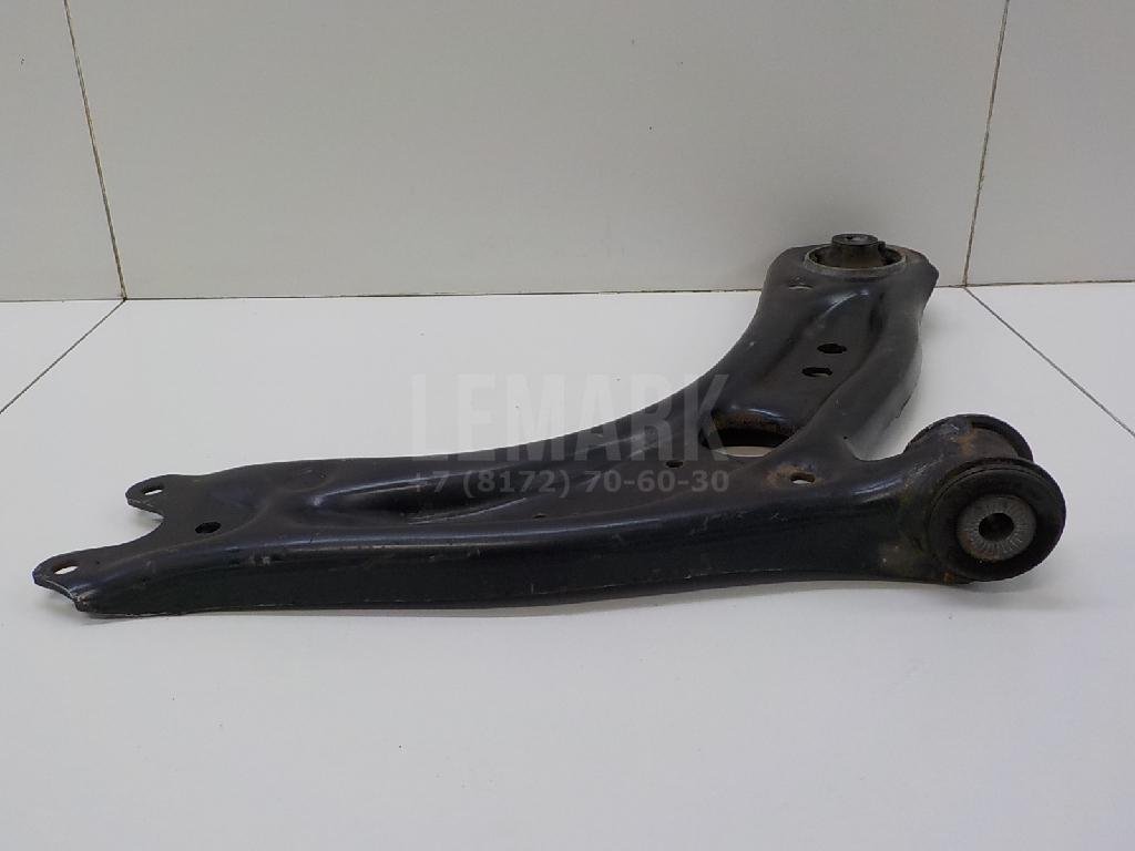 Рычаг передний правый