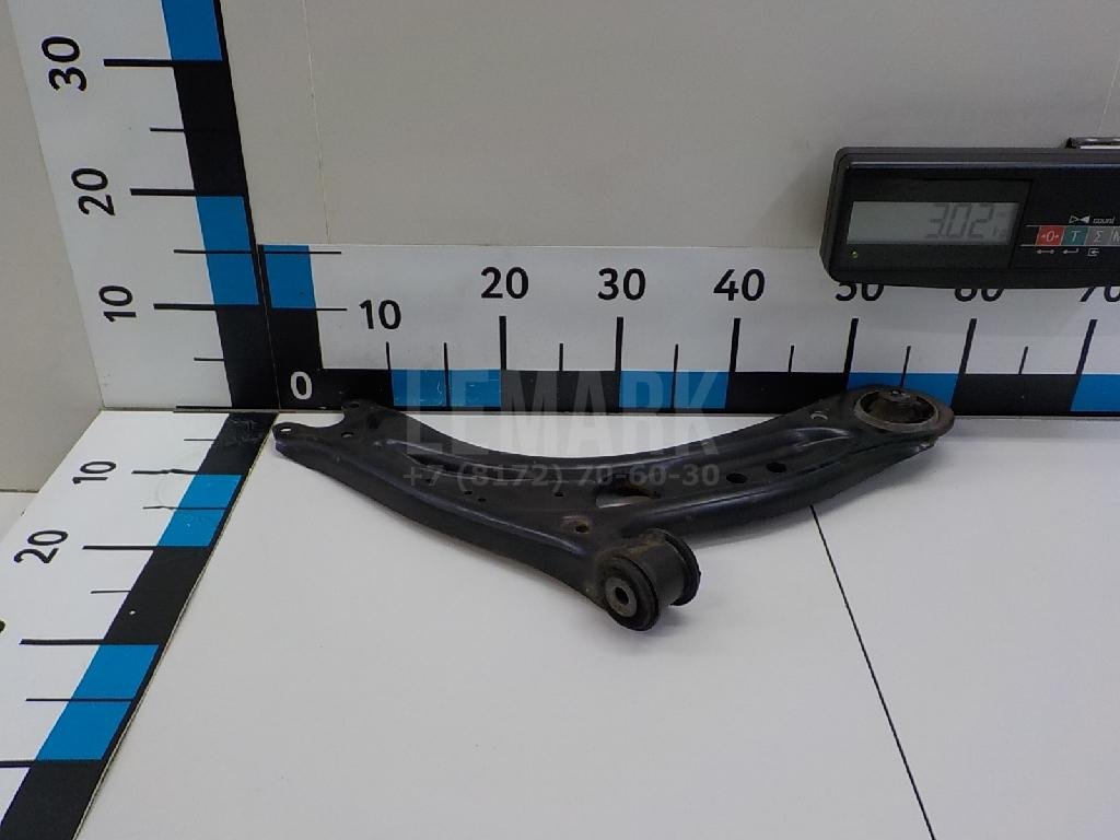 Рычаг передний правый