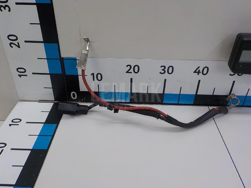 Клемма аккумулятора плюс