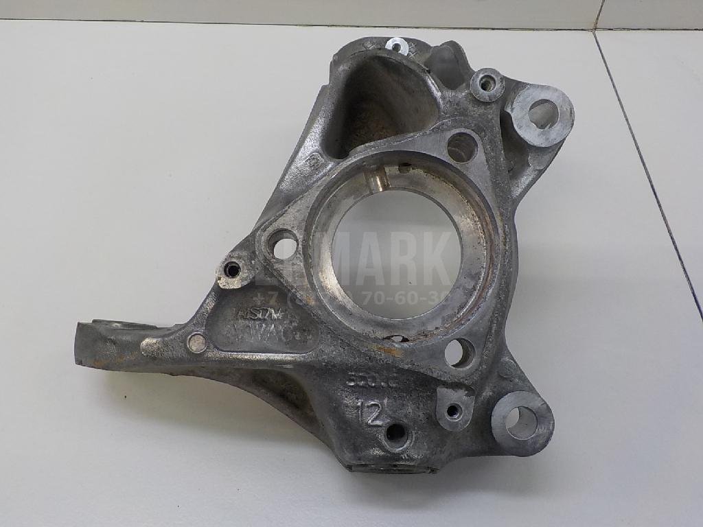 Кулак поворотный передний правый