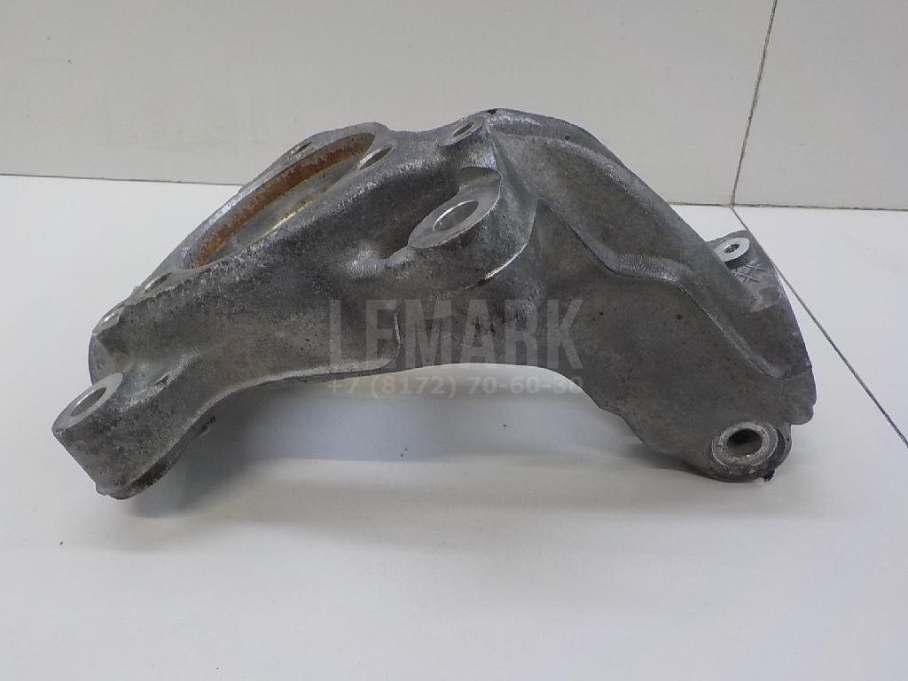 Кулак поворотный передний правый