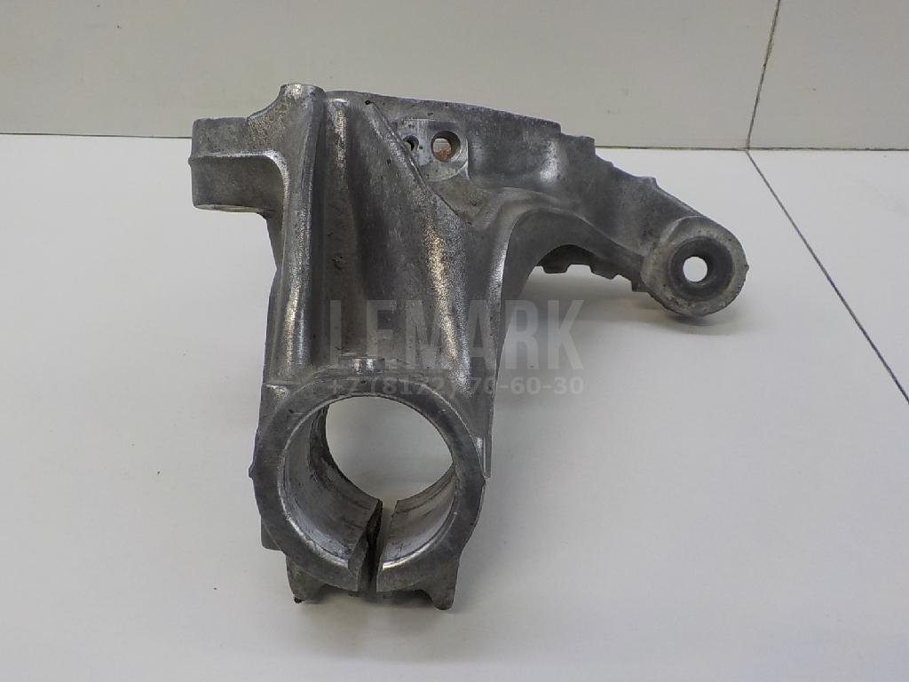 Кулак поворотный передний правый