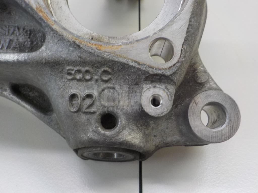 Кулак поворотный передний правый