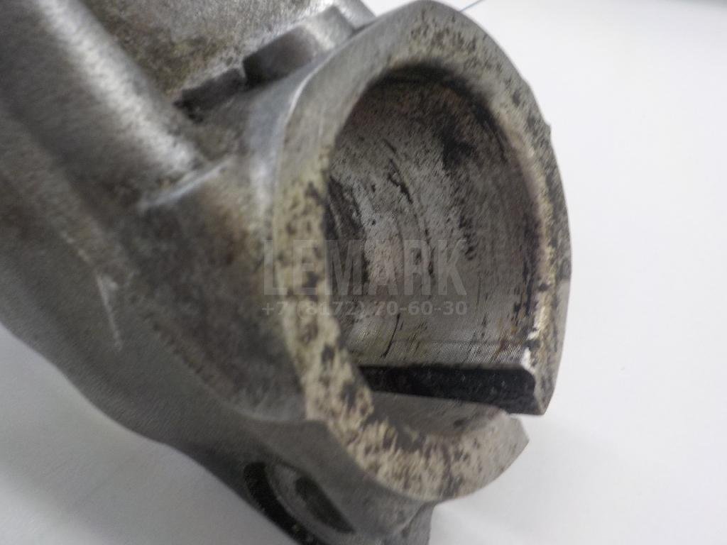 Кулак поворотный передний правый