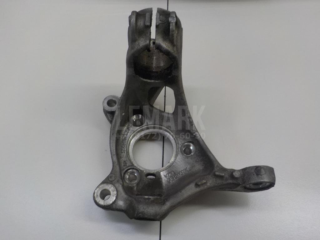 Кулак поворотный передний правый