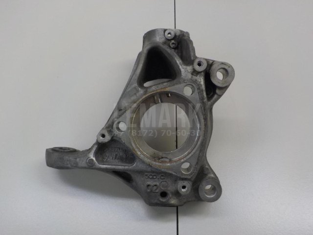 Кулак поворотный передний правый