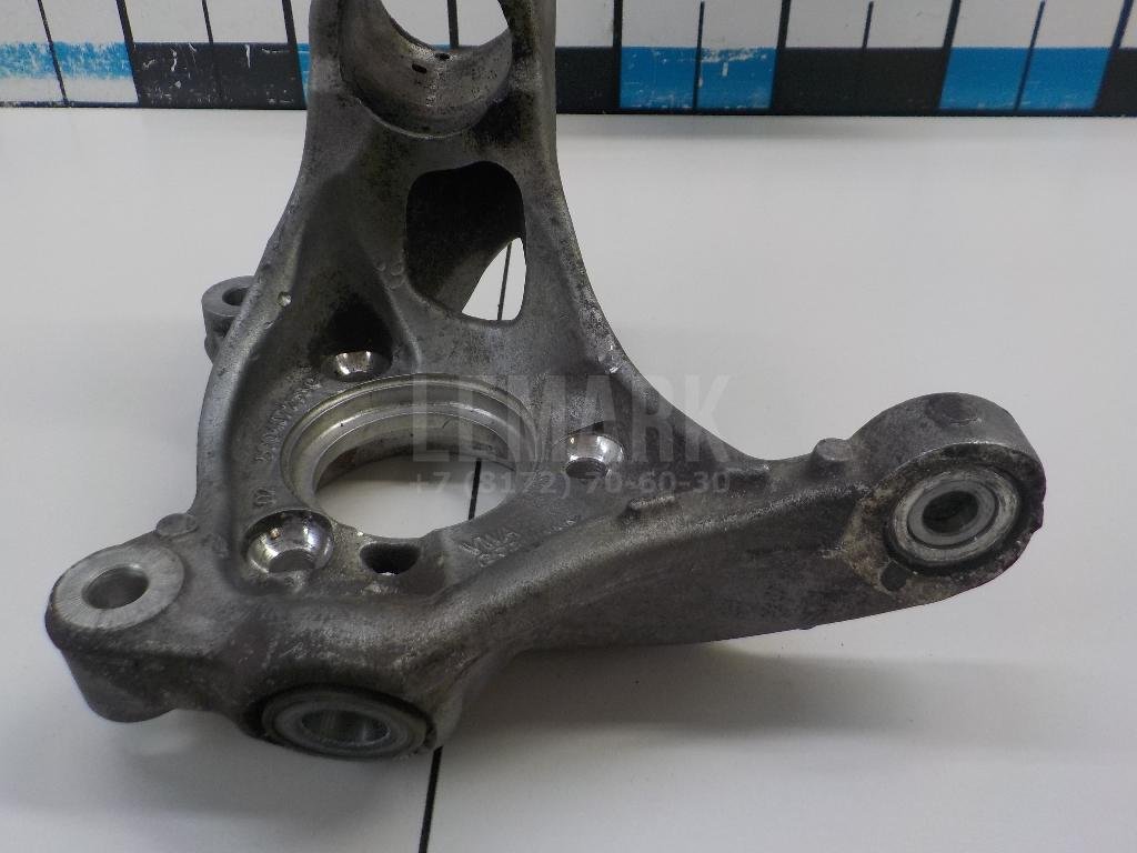 Кулак поворотный передний правый