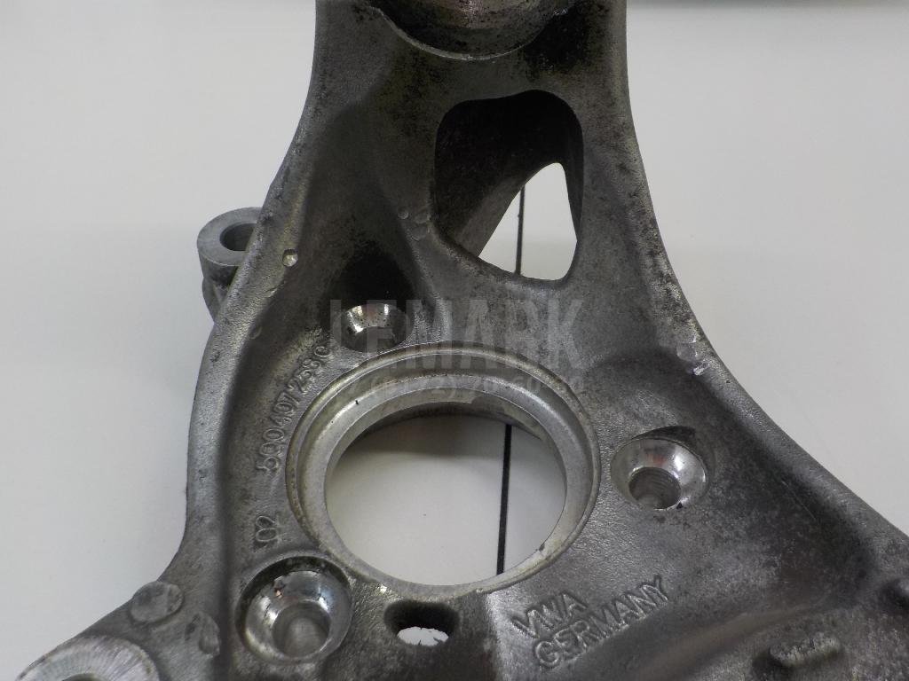 Кулак поворотный передний правый