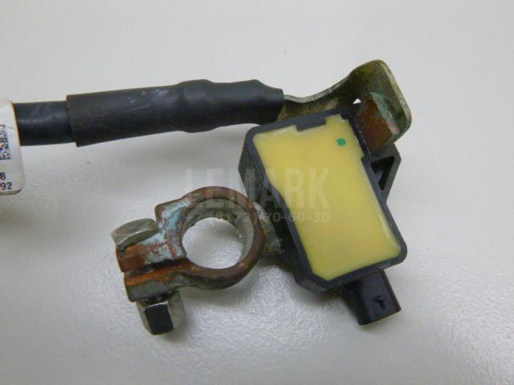 Клемма аккумулятора минус