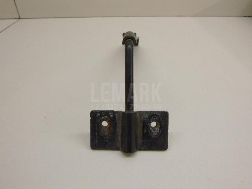 Крючок капота