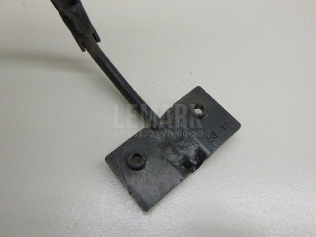 Крючок капота