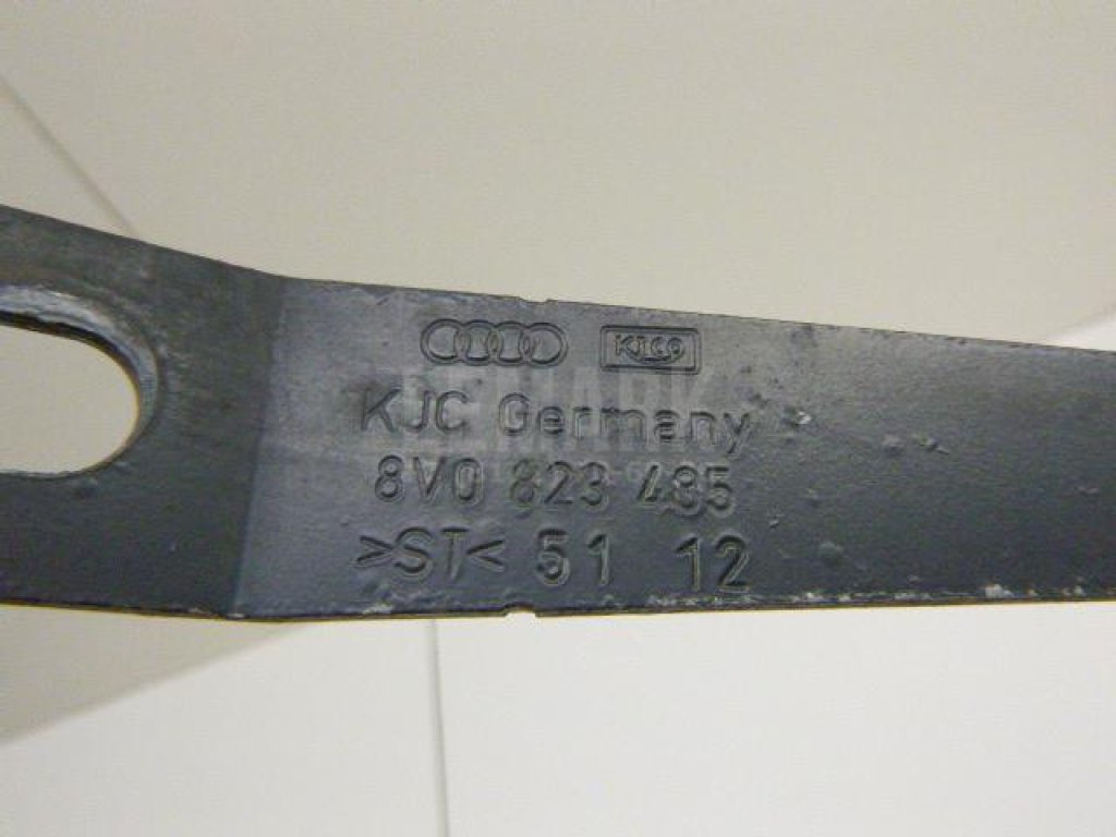 Крючок капота