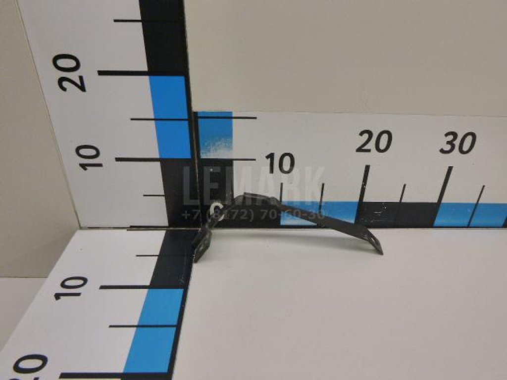 Крючок капота