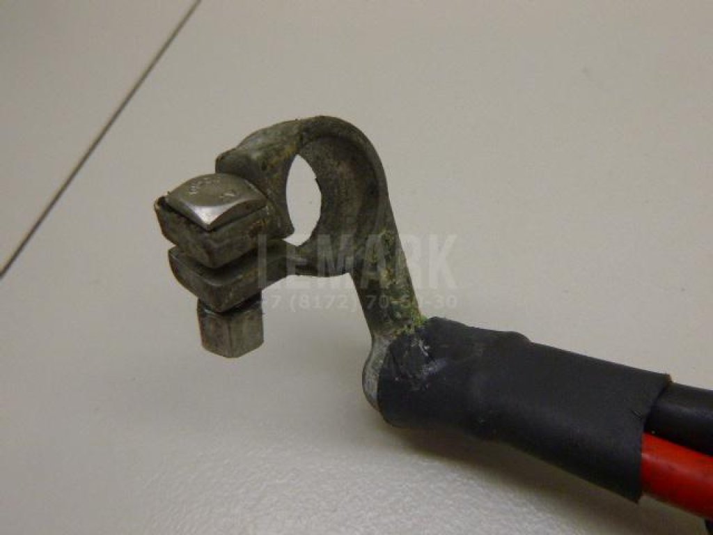 Клемма аккумулятора плюс