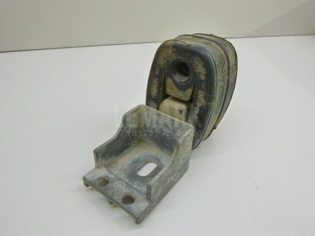 Кронштейн глушителя