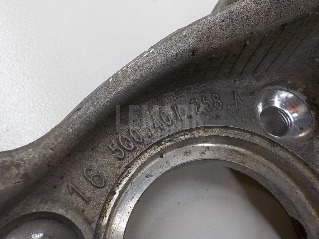 Кулак поворотный передний правый