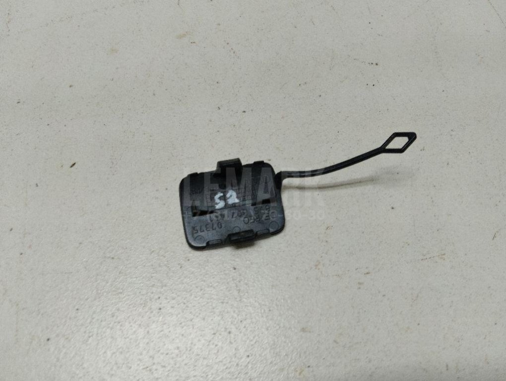 Заглушка буксировочного крюка