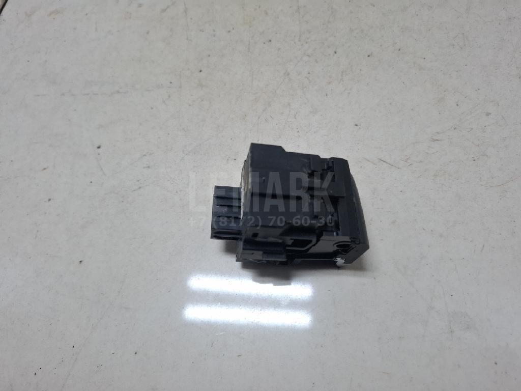 Кнопка фиксатора стояночного тормоза