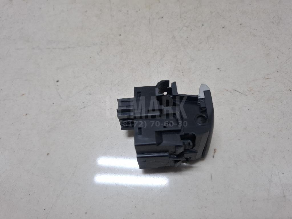 Кнопка фиксатора стояночного тормоза