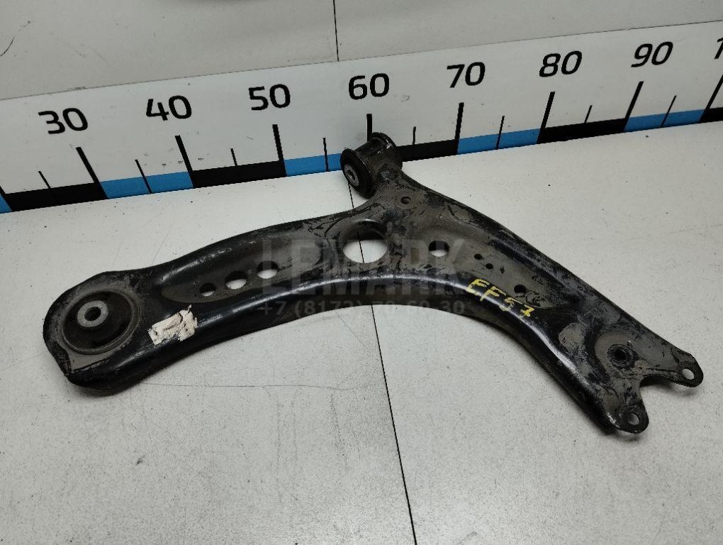 Рычаг передний правый