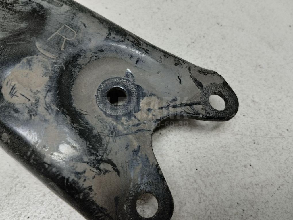 Рычаг передний правый