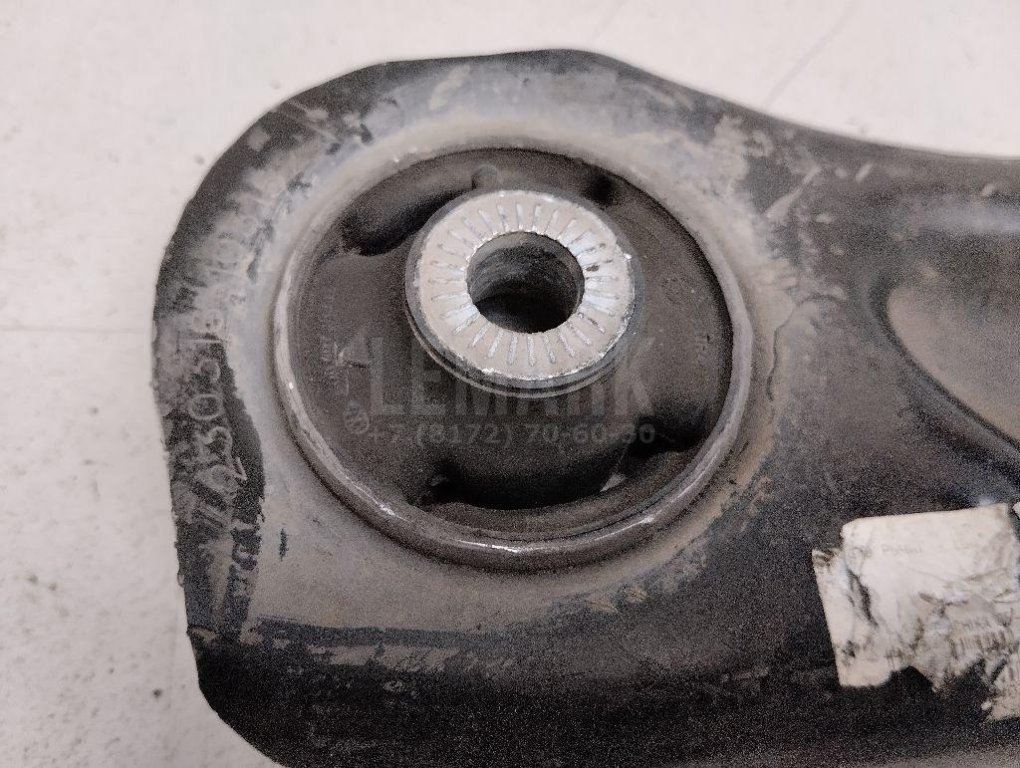 Рычаг передний правый