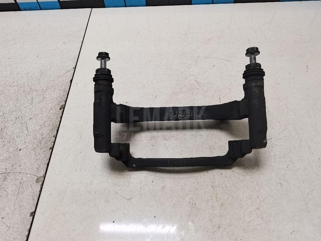 Скоба суппорта переднего левого