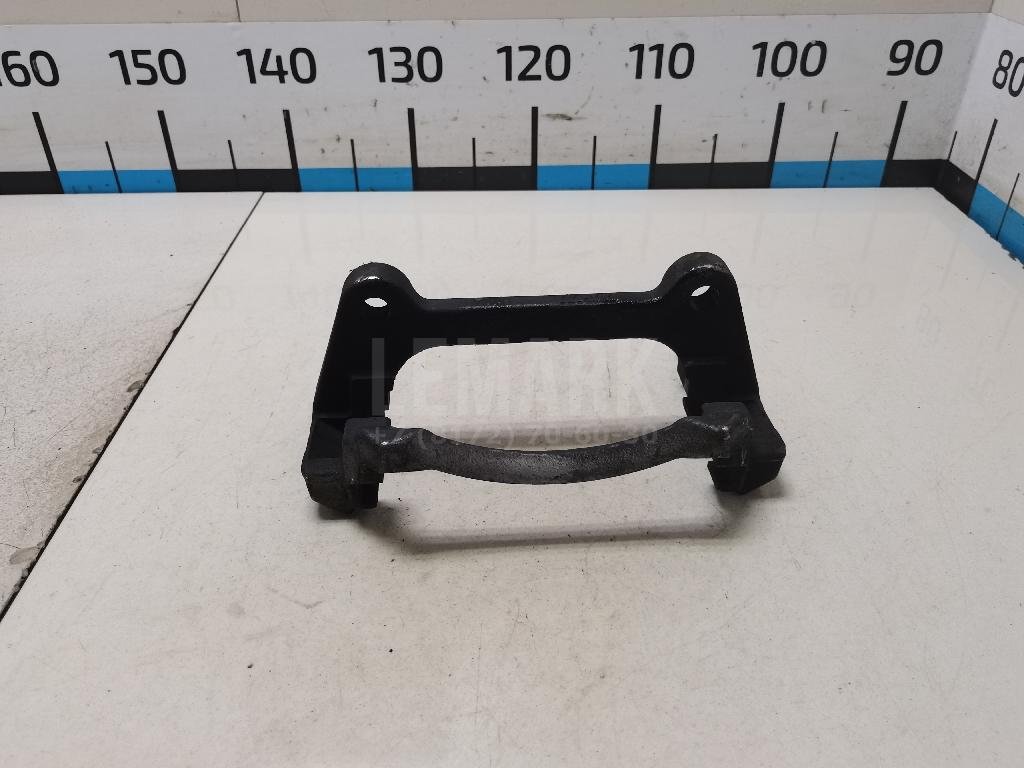 Скоба суппорта переднего левого