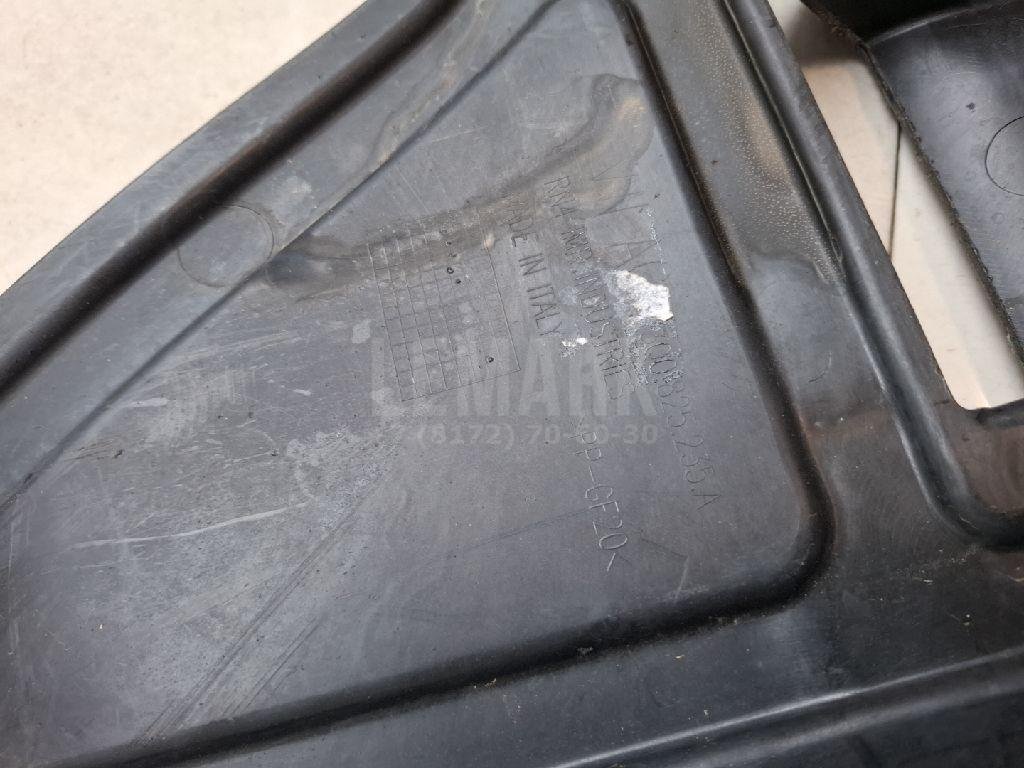 Пыльник двигателя центральный