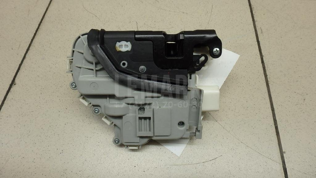 Замок двери передней правой