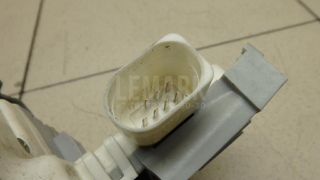 Замок двери передней правой