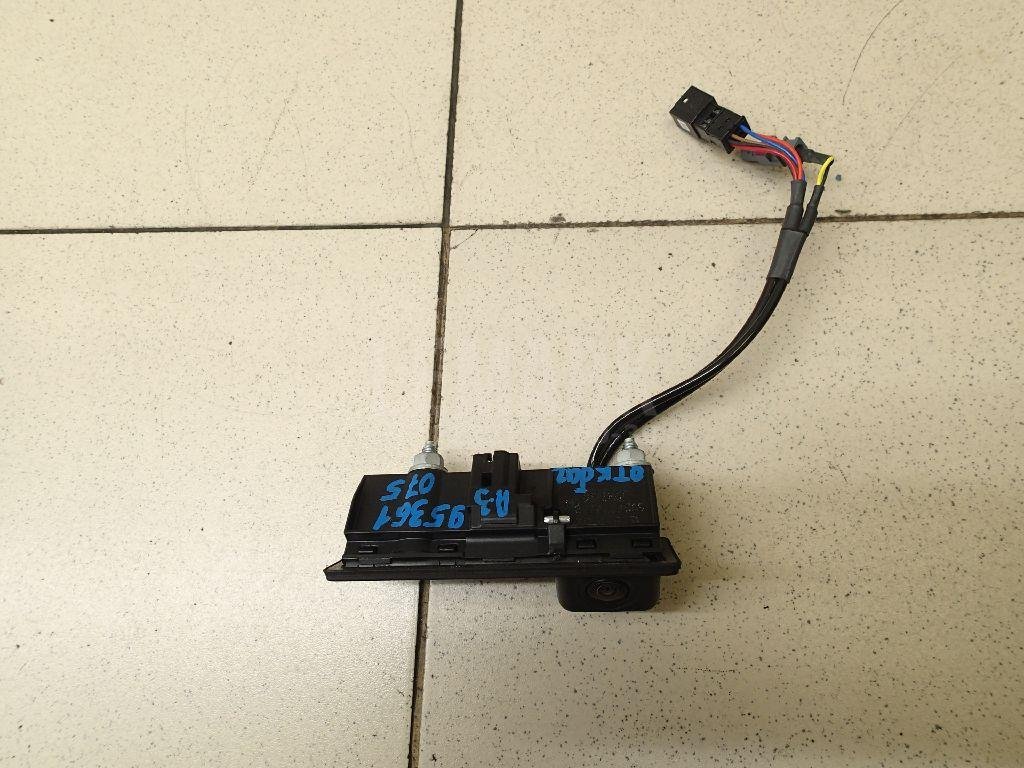 Кнопка открывания багажника