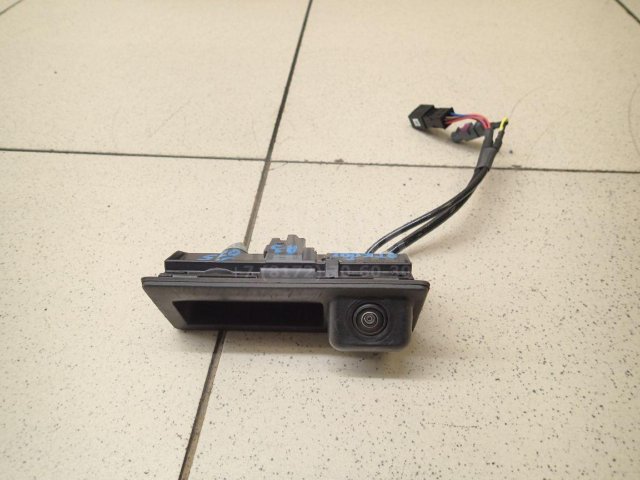 Кнопка открывания багажника